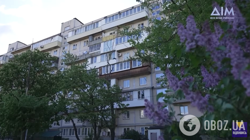 Звезда "Женского доктора" Андрей Исаенко показал свою уютную квартиру в неприметной 9-этажке. Фото