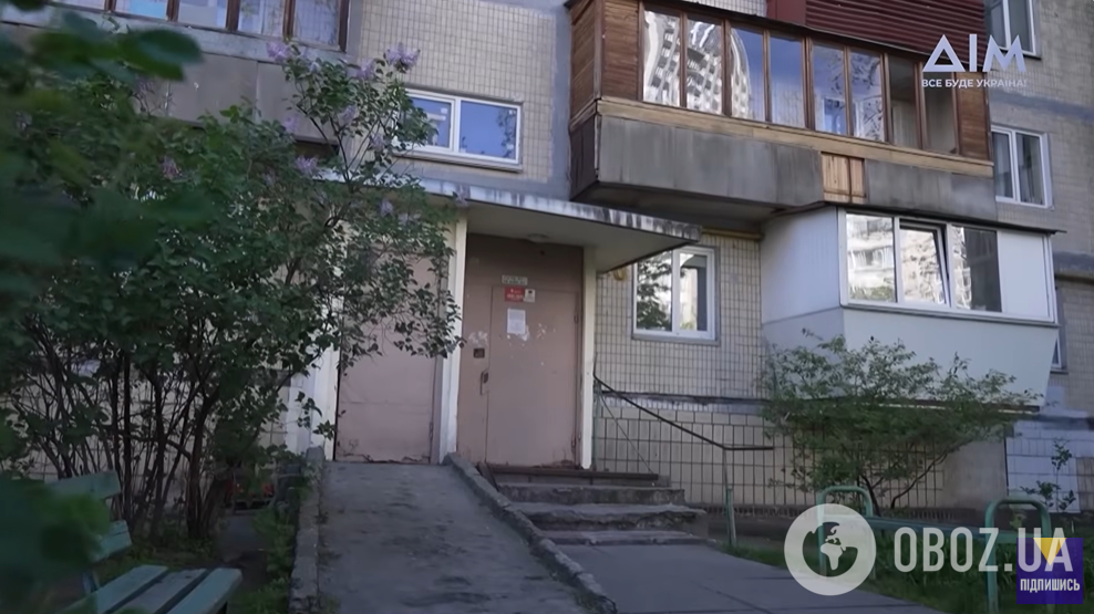 Звезда "Женского доктора" Андрей Исаенко показал свою уютную квартиру в неприметной 9-этажке. Фото