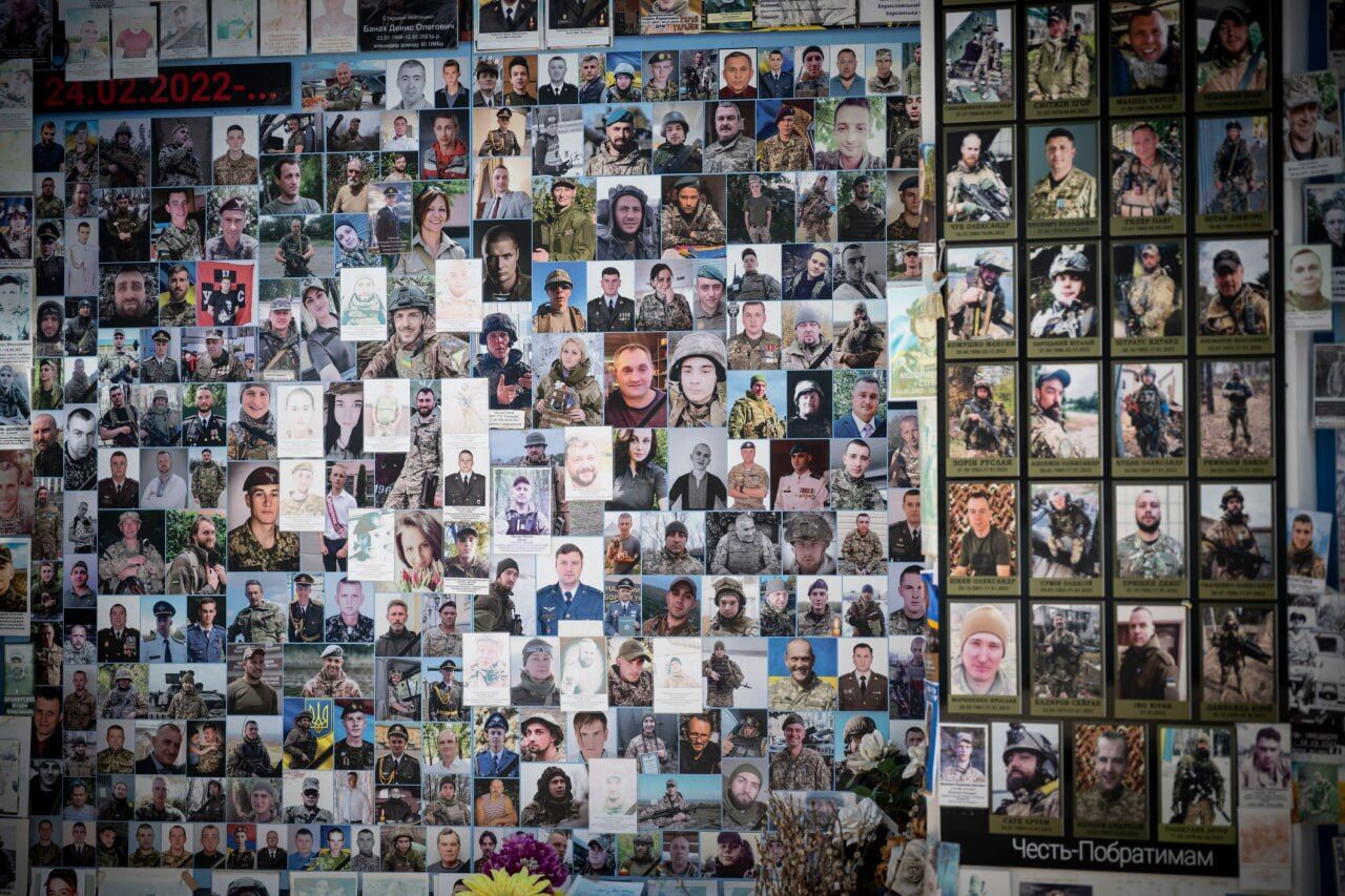 "С 2014 года продолжается битва за право Украины жить": Зеленский почтил память павших защитников и защитниц