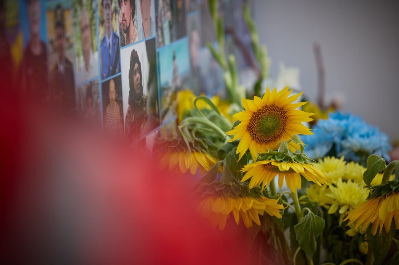 "С 2014 года продолжается битва за право Украины жить": Зеленский почтил память павших защитников и защитниц