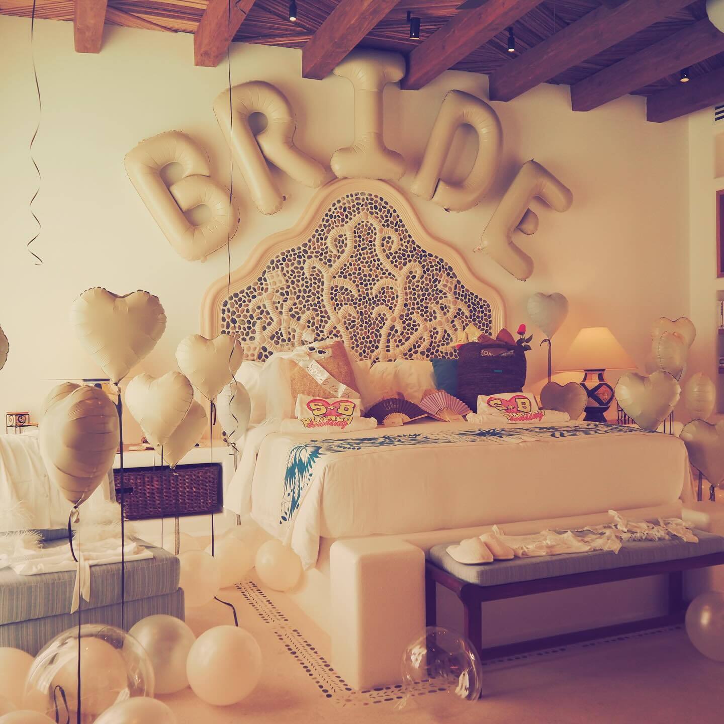 В бикини и фате: Селена Гомес, которая впечатляюще похудела, показала свой девичник на курорте. Фото