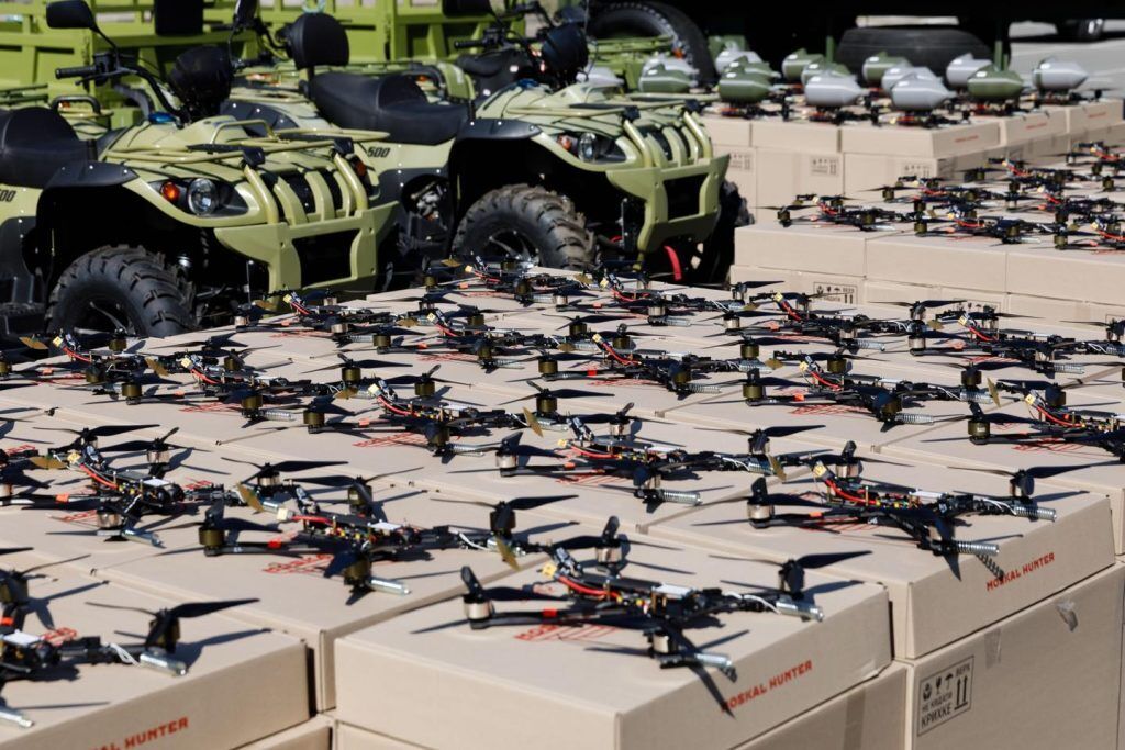 "Поддержка ВСУ – это задача номер один": Порошенко привезет бойцам на фронт новую партию помощи