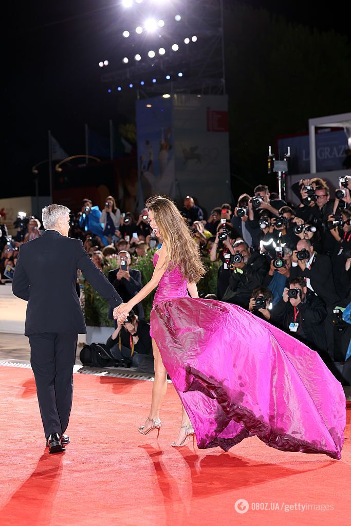 Модний провал на червоній доріжці: Амаль Клуні одягнула сукню, якій 30 років, і зіпсувала її. Фото