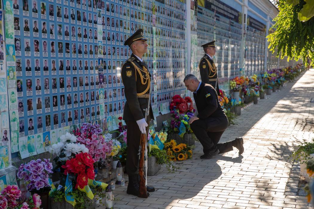 У День пам’яті захисників Віталій Кличко вшанував полеглих Героїв. Фото