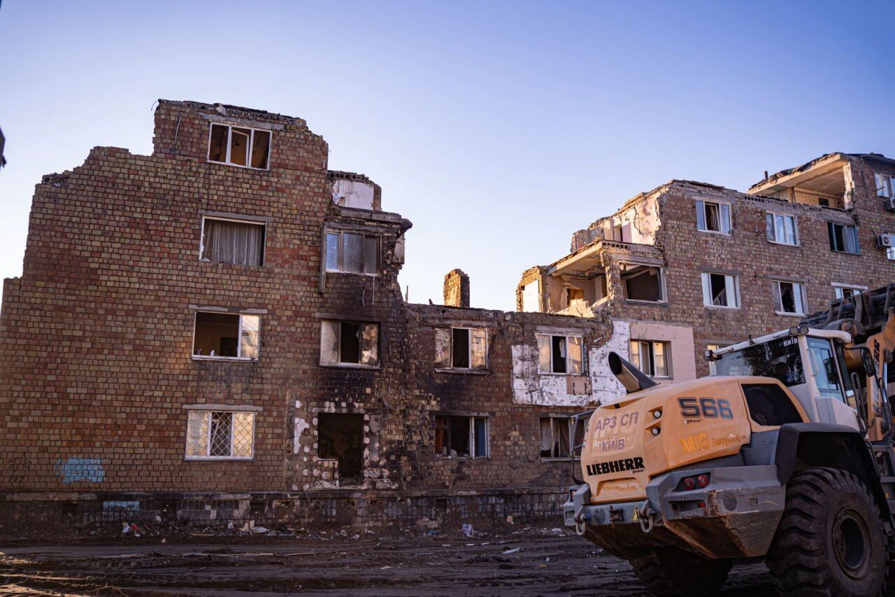 "Самой маленькой погибшей девочке не исполнилось и трех лет": Зеленский заслушал доклад о последствиях атаки РФ на Киев и призвал к давлению на агрессора