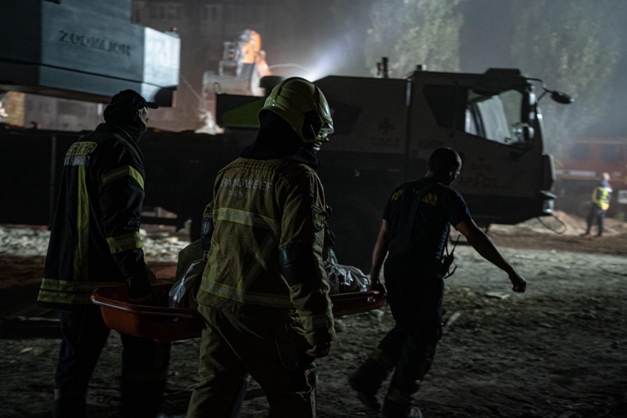 "Самой маленькой погибшей девочке не исполнилось и трех лет": Зеленский заслушал доклад о последствиях атаки РФ на Киев и призвал к давлению на агрессора