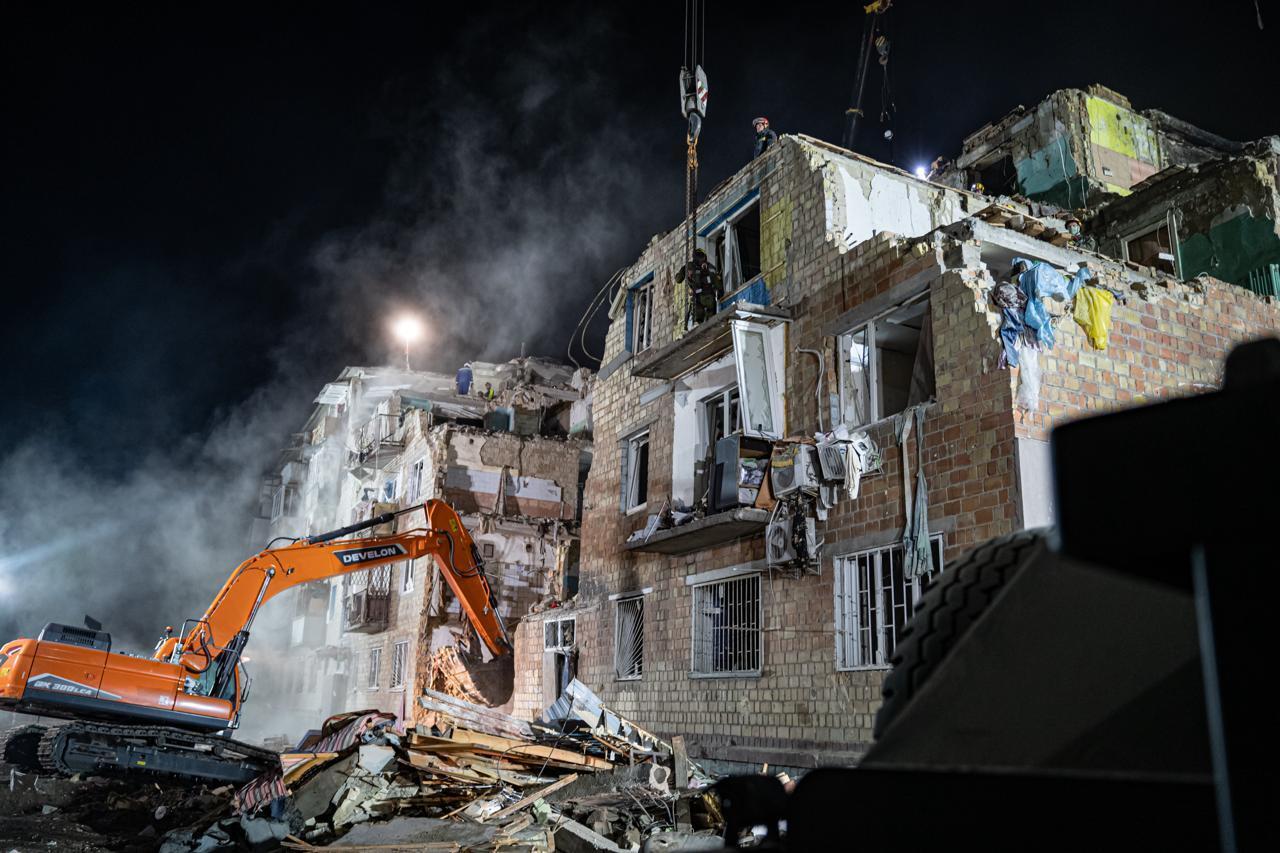 "Самой маленькой погибшей девочке не исполнилось и трех лет": Зеленский заслушал доклад о последствиях атаки РФ на Киев и призвал к давлению на агрессора