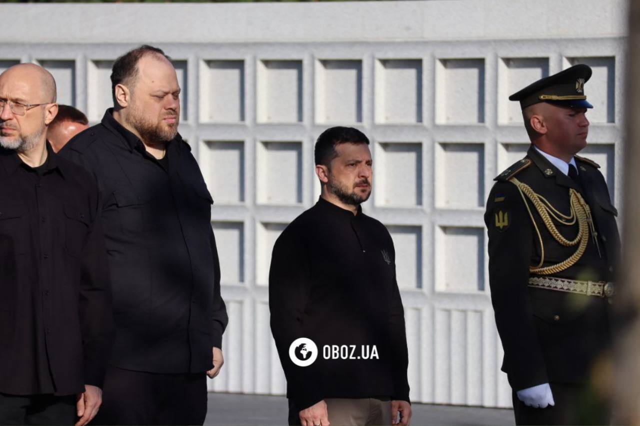 Зеленский принял участие в открытии мемориального военного кладбища под Киевом: там провели в последний путь Героев. Фото и видео