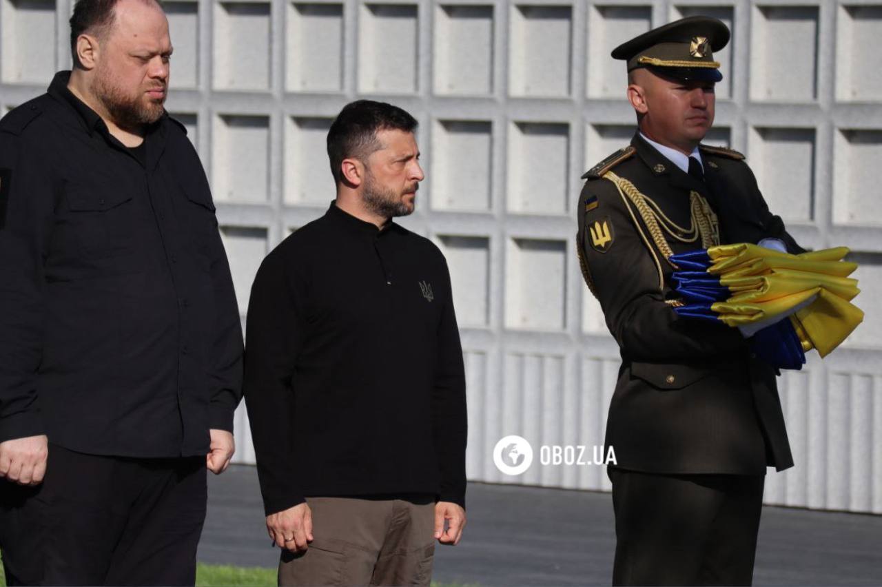 Зеленский принял участие в открытии мемориального военного кладбища под Киевом: там провели в последний путь Героев. Фото и видео