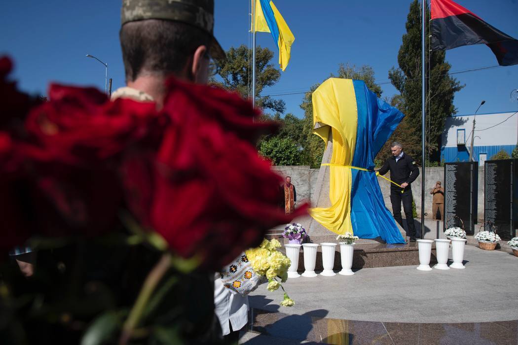 Главный элемент – казацкий крест: в Киеве на Берковецком кладбище открыли второй мемориал