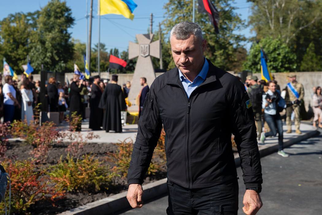 Главный элемент – казацкий крест: в Киеве на Берковецком кладбище открыли второй мемориал