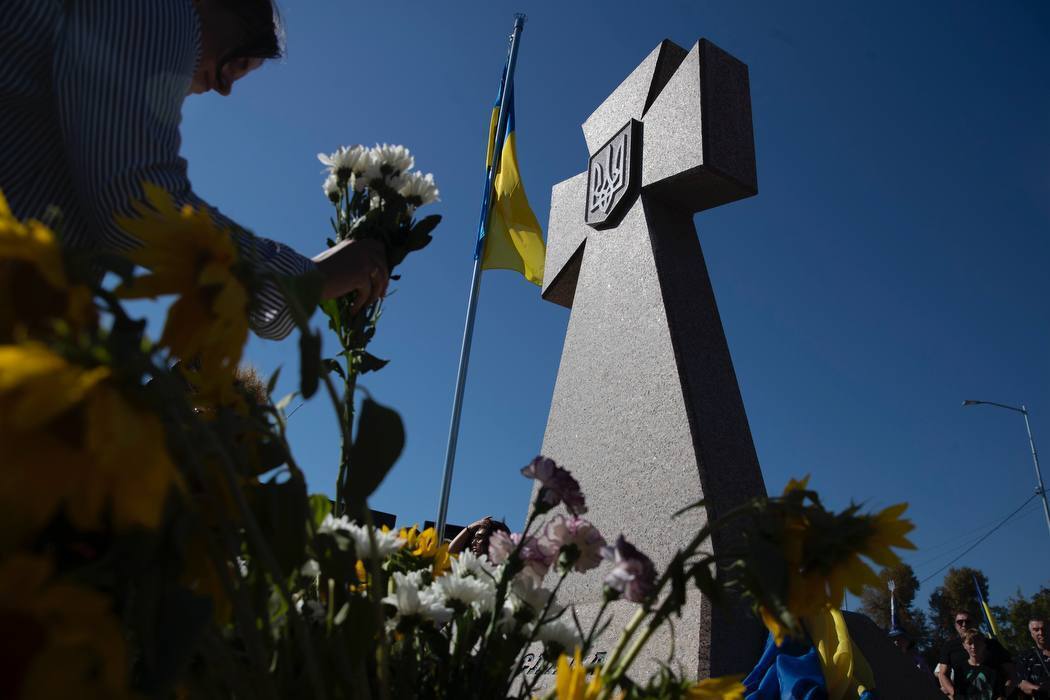 Главный элемент – казацкий крест: в Киеве на Берковецком кладбище открыли второй мемориал