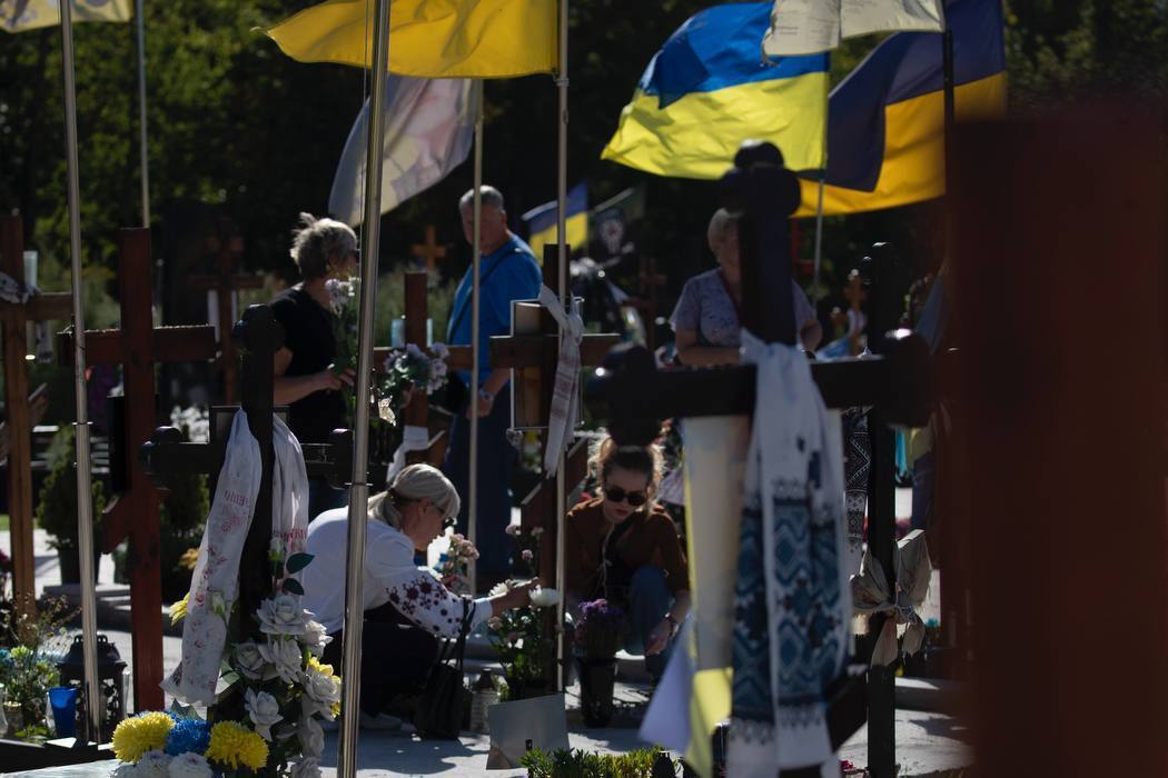 Главный элемент – казацкий крест: в Киеве на Берковецком кладбище открыли второй мемориал