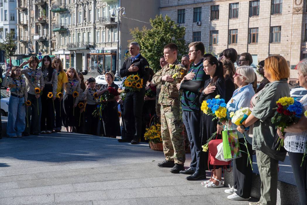 У День пам’яті захисників Віталій Кличко вшанував полеглих Героїв. Фото