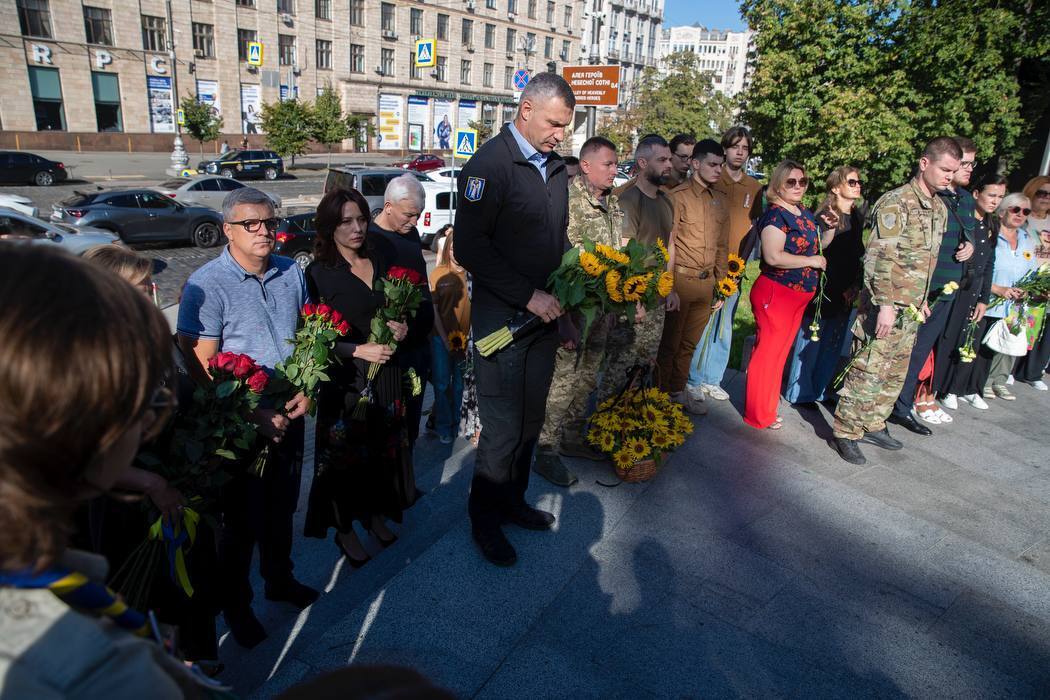 У День пам’яті захисників Віталій Кличко вшанував полеглих Героїв. Фото
