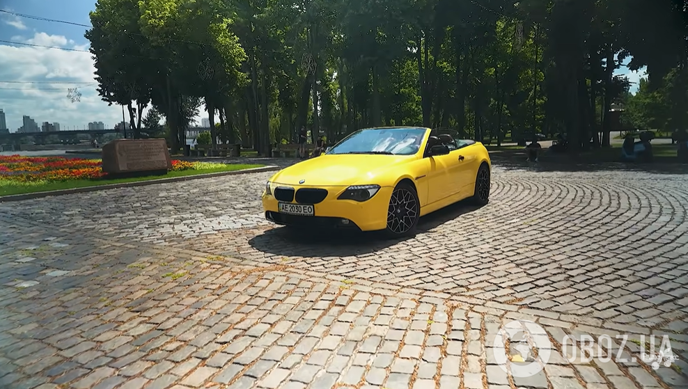 Желтый ретро-кабриолет, "гелик" и электромобиль: Анатолич рассказал о своем автопарке и показал, что возит в багажнике. Фото