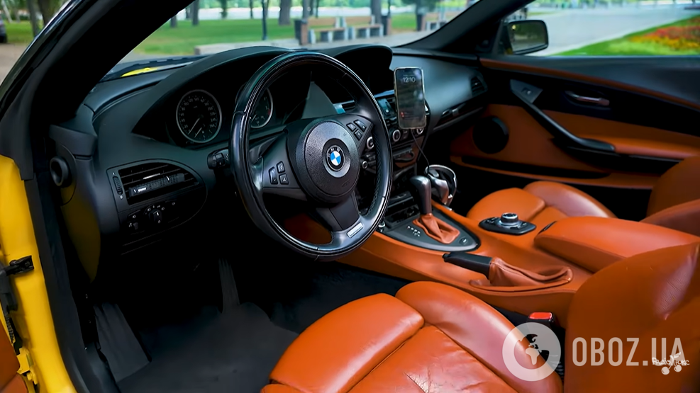 Желтый ретро-кабриолет, "гелик" и электромобиль: Анатолич рассказал о своем автопарке и показал, что возит в багажнике. Фото