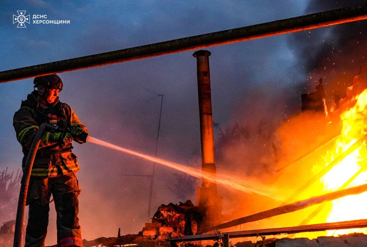 Россия снова атаковала мост в Херсоне: есть погибший. Фото и видео