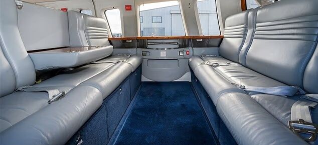 Чарльз III влаштував розпродаж речей Єлизавети II: британці присоромили короля