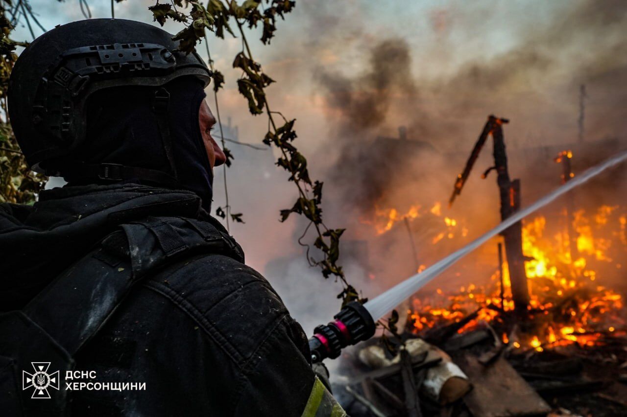 Россия снова атаковала мост в Херсоне: есть погибший. Фото и видео