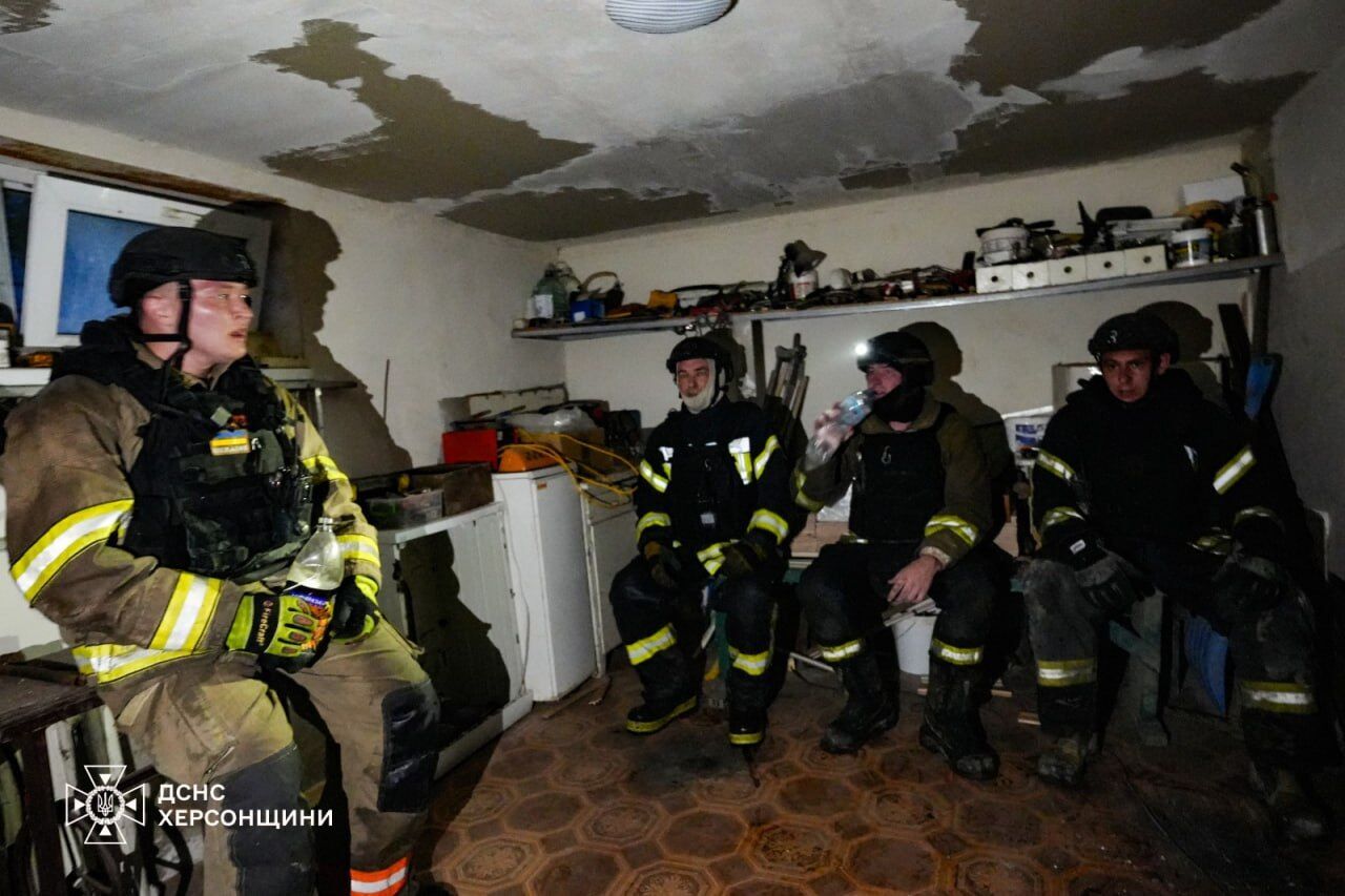 Россия снова атаковала мост в Херсоне: есть погибший. Фото и видео