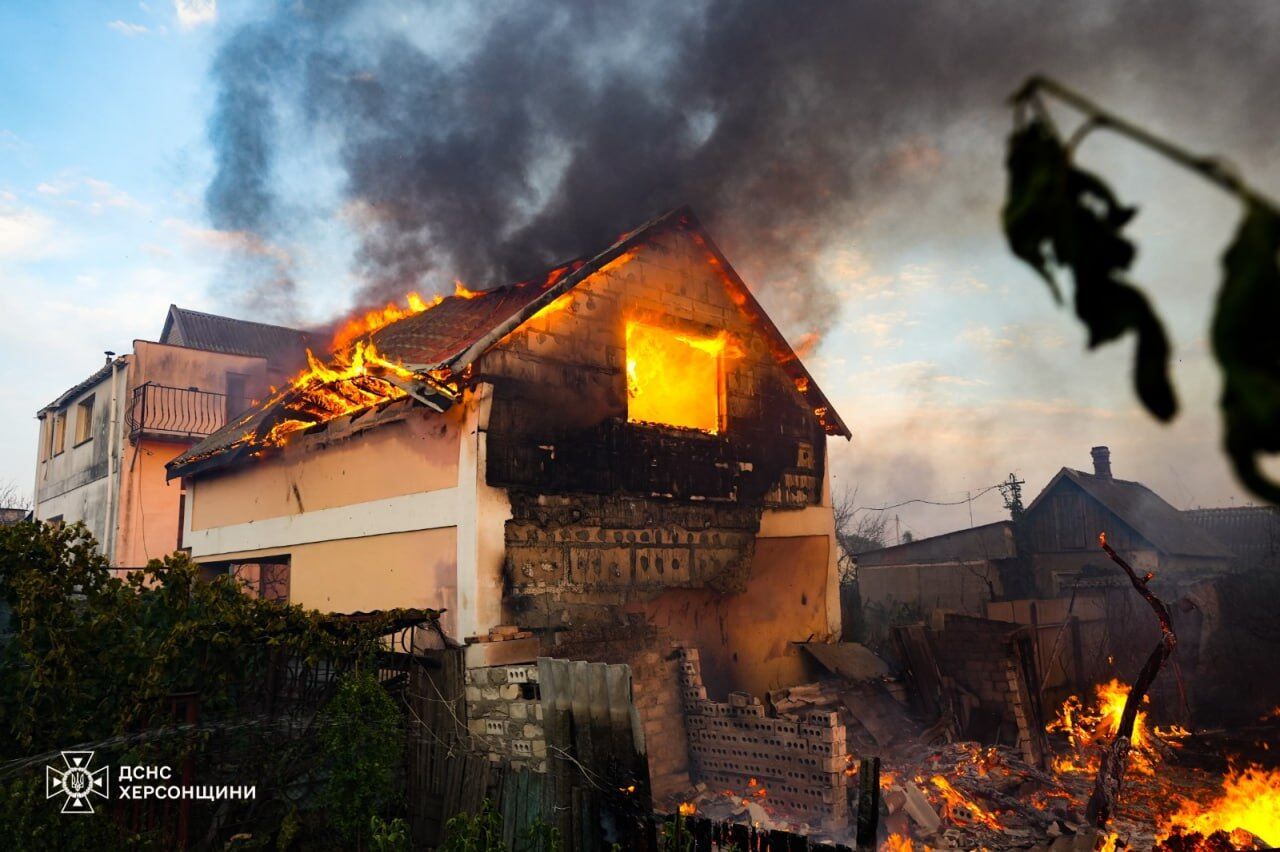 Россия снова атаковала мост в Херсоне: есть погибший. Фото и видео