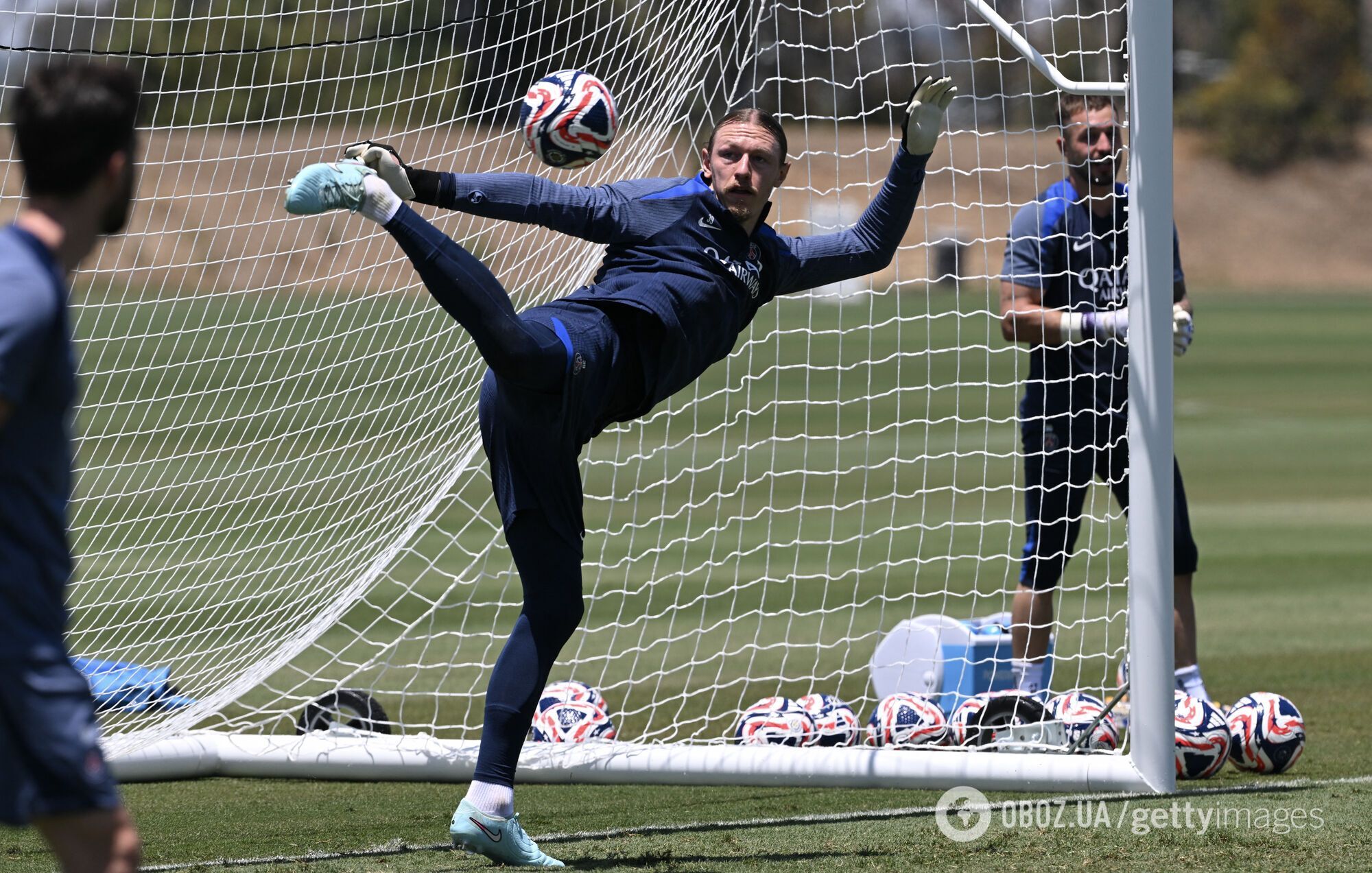 "Ситуация унизительная". ПСЖ "выбрасывает" российского голкипера "как ненужную вещь"