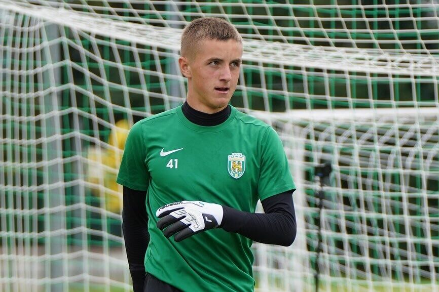 18-летний футболист впервые встал на ворота в УПЛ и отбил пенальти. Видео