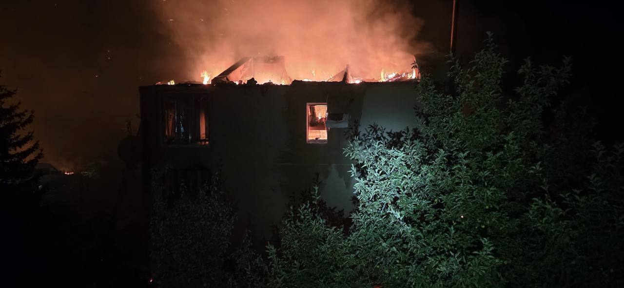 Армія РФ атакувала дронами Харків та область: пошкоджено приватні будинки і склад, є постраждалі. Фото