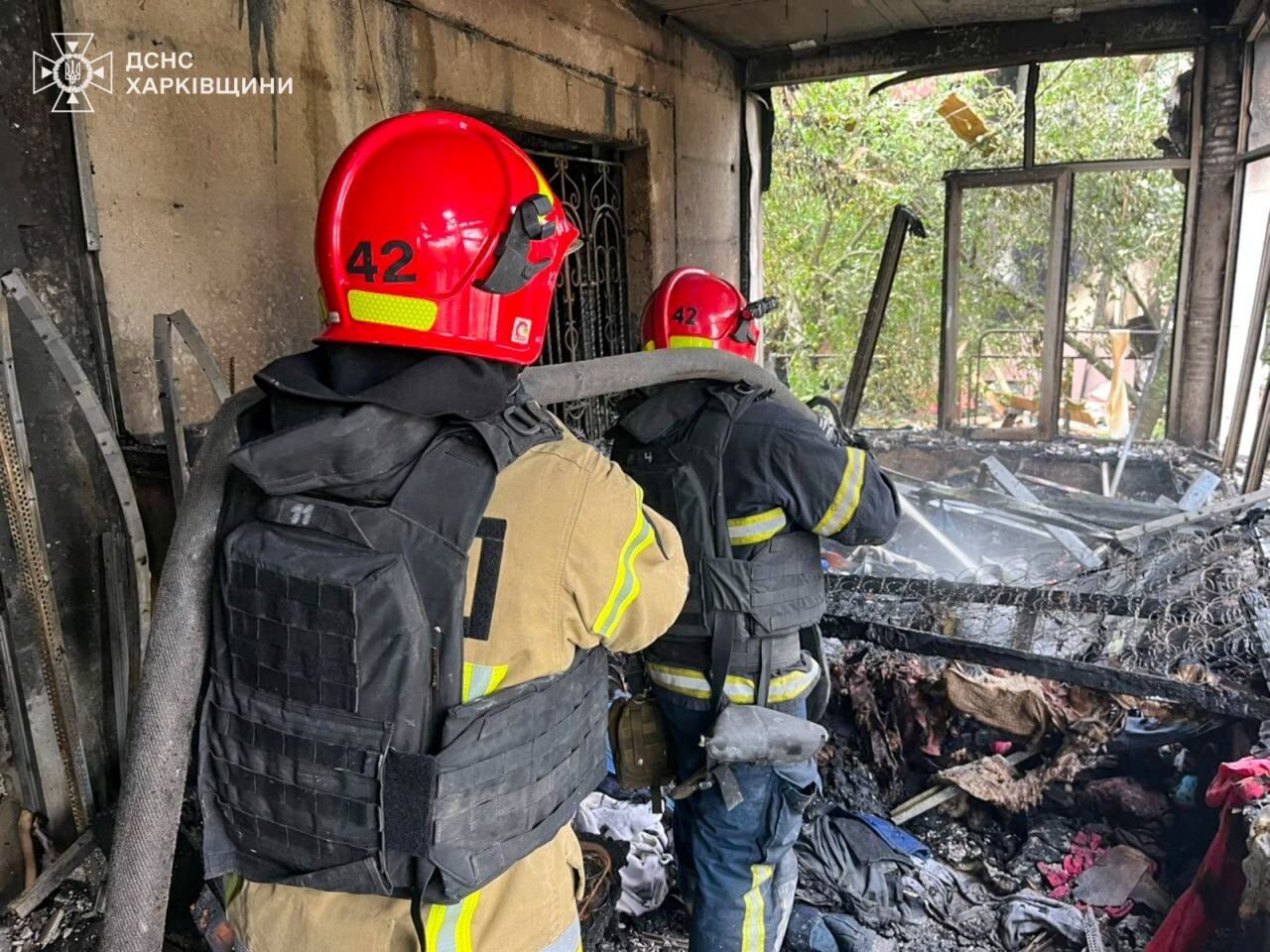 Армія РФ атакувала дронами Харків та область: пошкоджено приватні будинки і склад, є постраждалі. Фото
