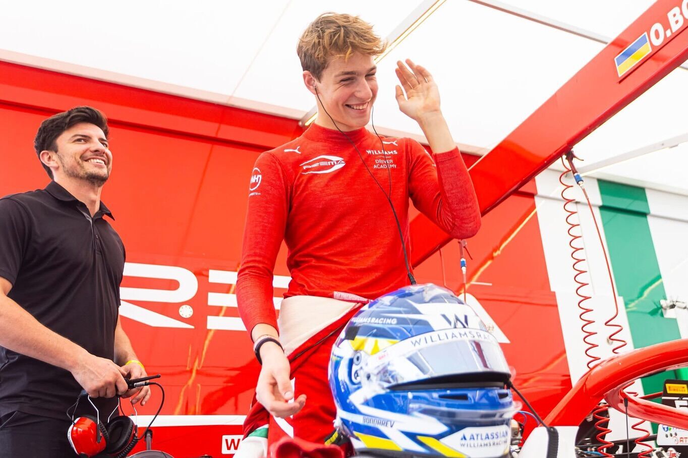 Украинский пилот сенсационно выиграл гонку Формулы-4, заставив звучать гимн Украины на легендарной Имоле. Видео