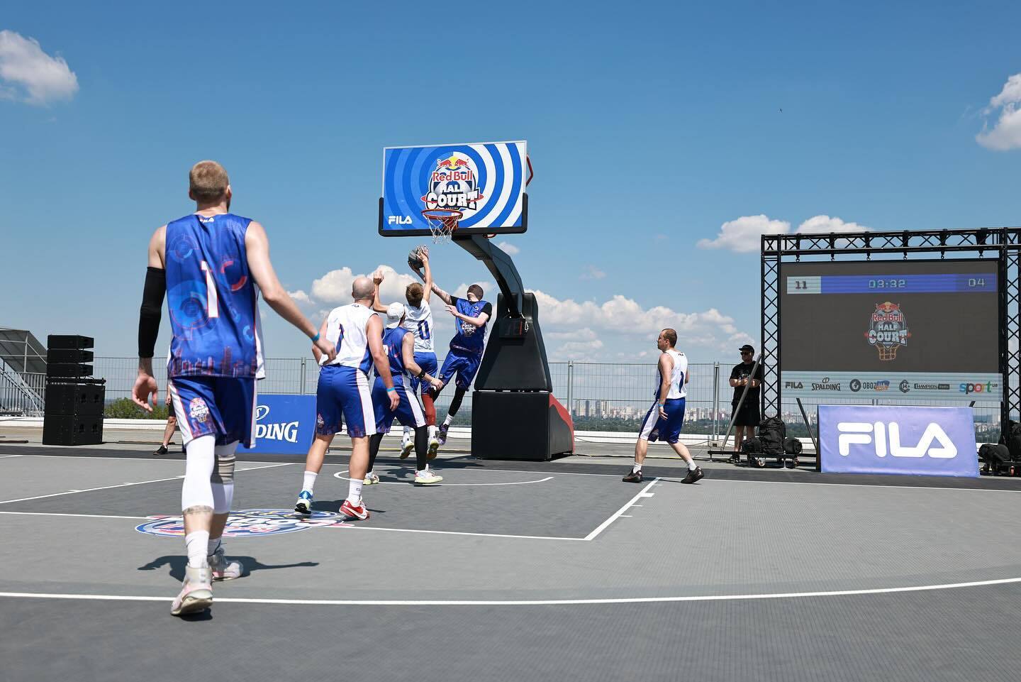 Red Bull Half Court. В Киеве в грандиозном финале определились лучшие стритбольные команды Украины. Фоторепортаж