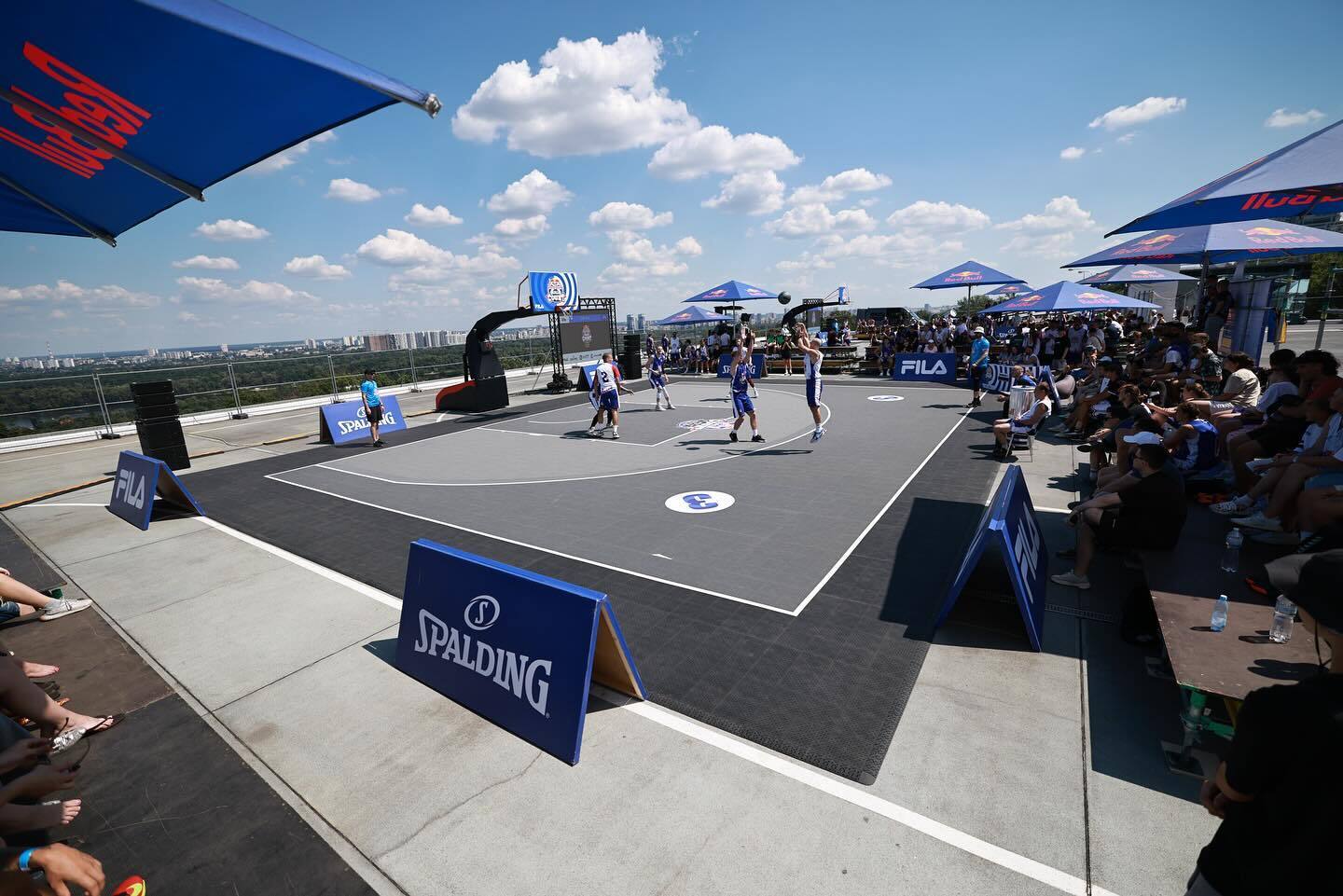 Red Bull Half Court. В Киеве в грандиозном финале определились лучшие стритбольные команды Украины. Фоторепортаж