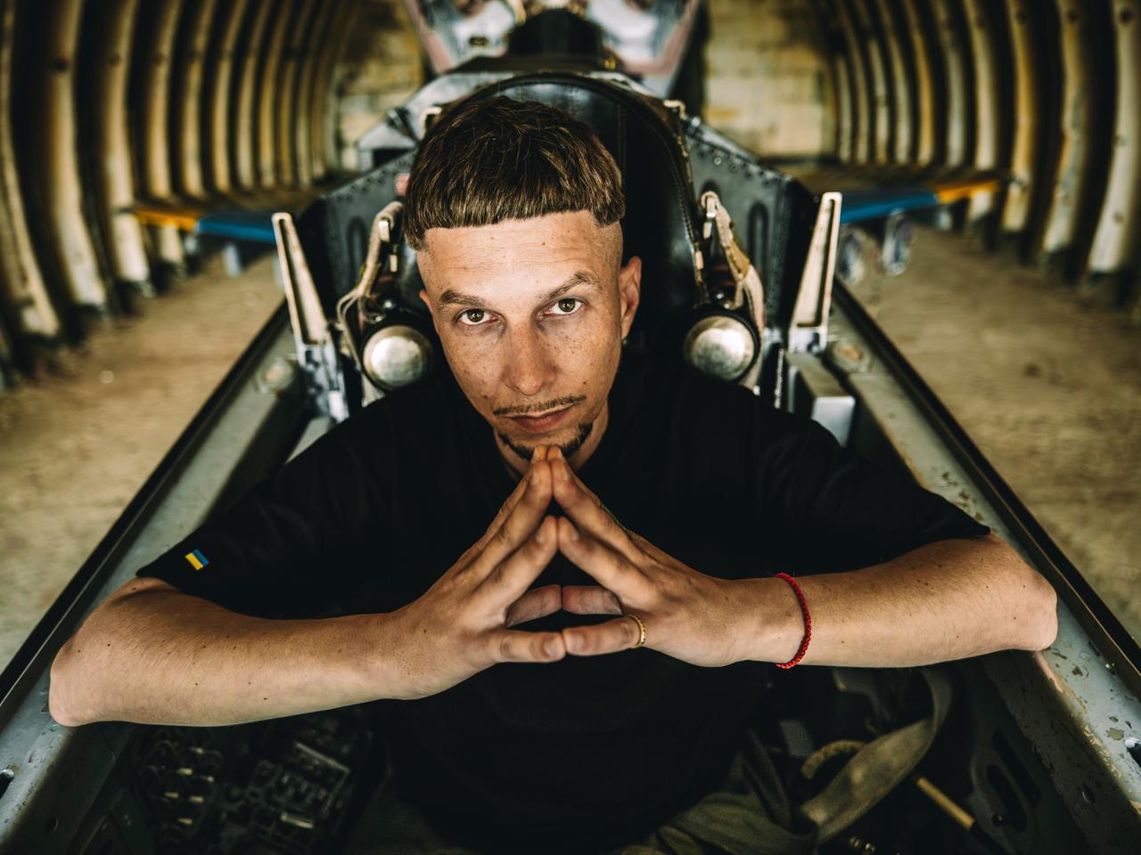 Украинский музыкант Tony Tonite презентовал ко Дню Воздушных сил вдохновляющее видео "Соколы"