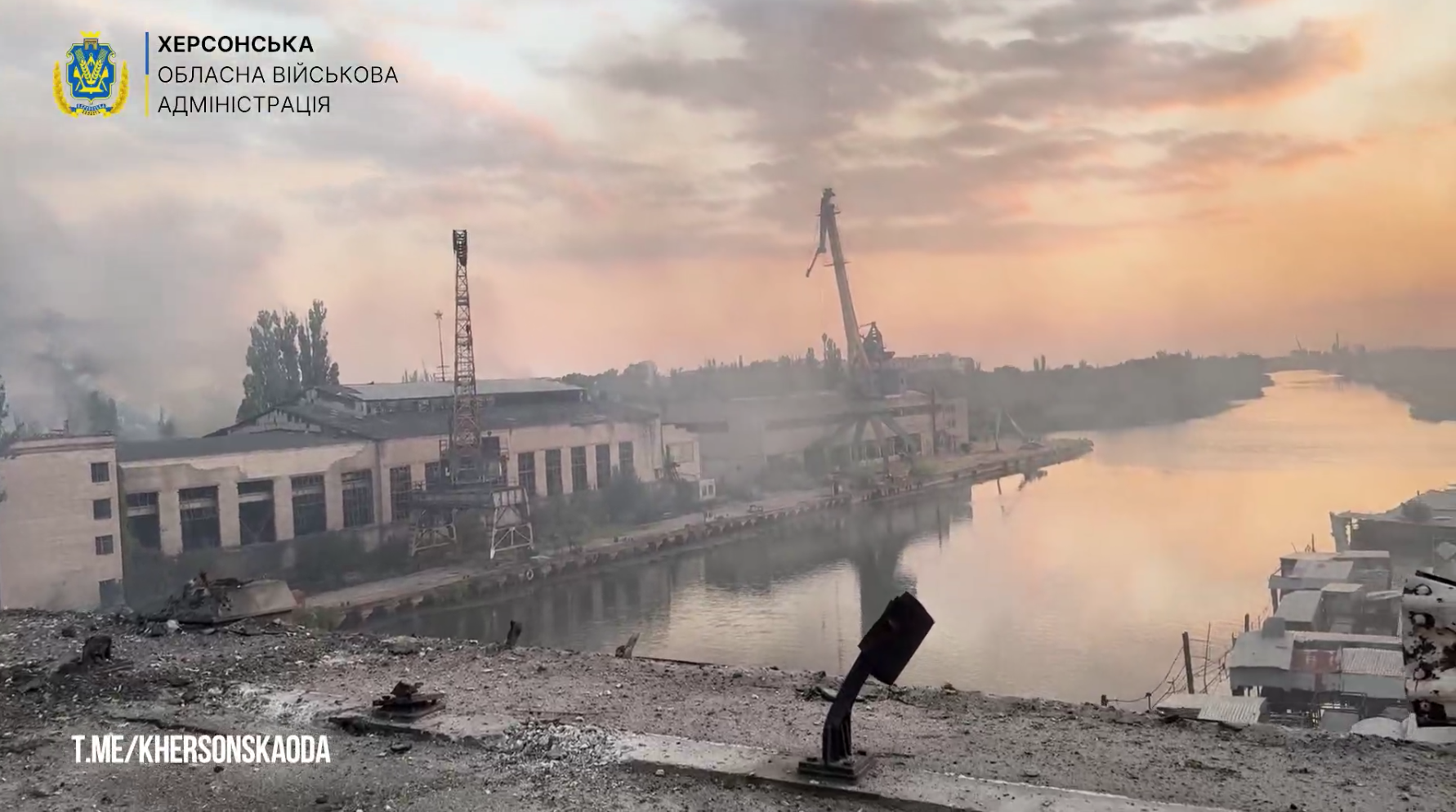 Россия снова атаковала мост в Херсоне: есть погибший. Фото и видео