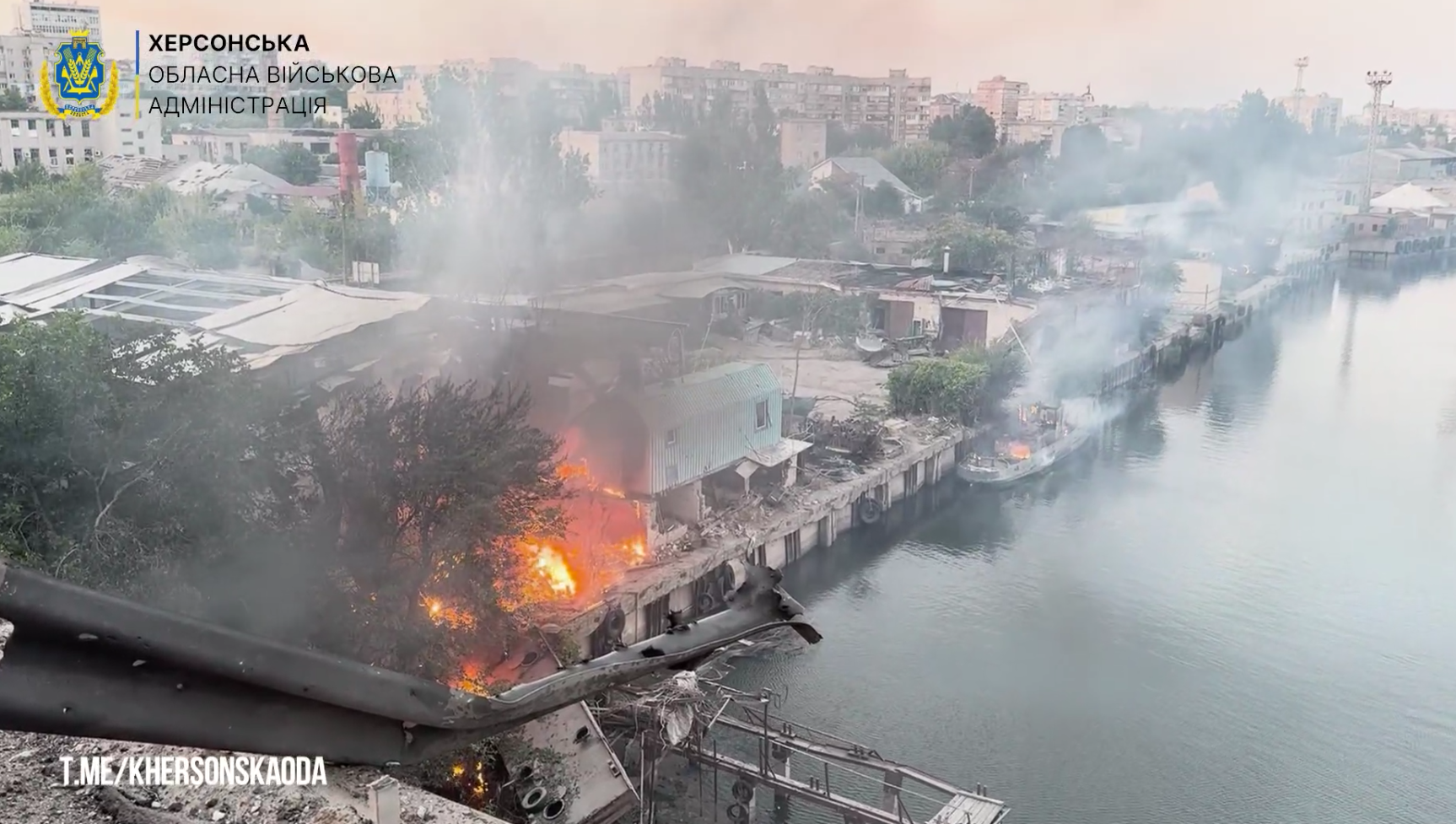 Россия снова атаковала мост в Херсоне: есть погибший. Фото и видео