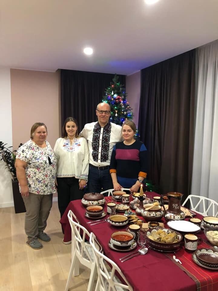 Берег дочь и жену от журналистов: что известно о семье погибшего Андрея Парубия