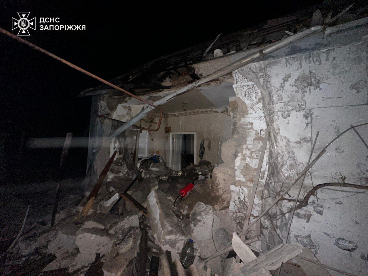 Атака РФ по Запорожью: вывезли более 100 тонн мусора, есть жертва и 34 пострадавших