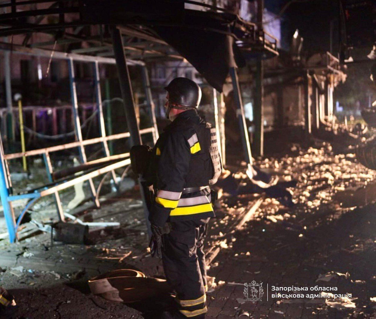 Атака РФ по Запорожью: вывезли более 100 тонн мусора, есть жертва и 34 пострадавших