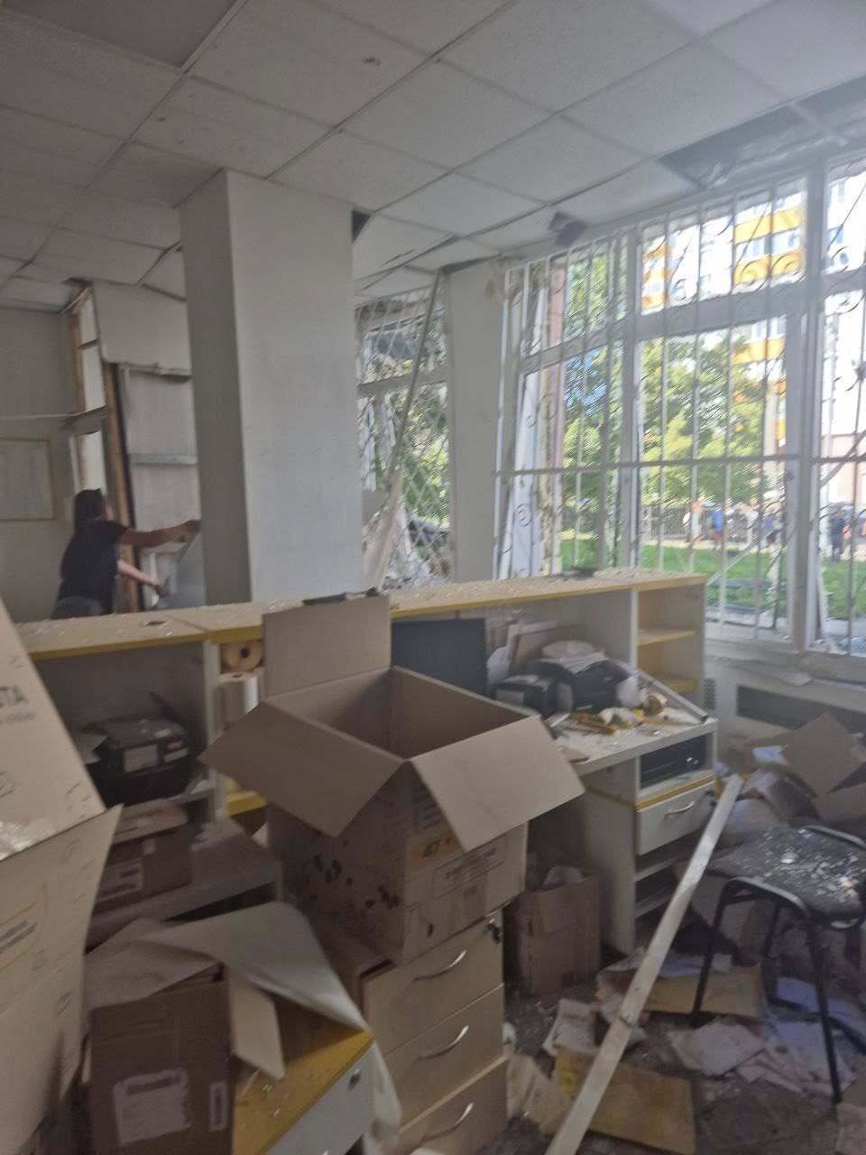 Російська ракета знищила відділення "Укрпошти" у Києві: чи вціліли посилки. Фото