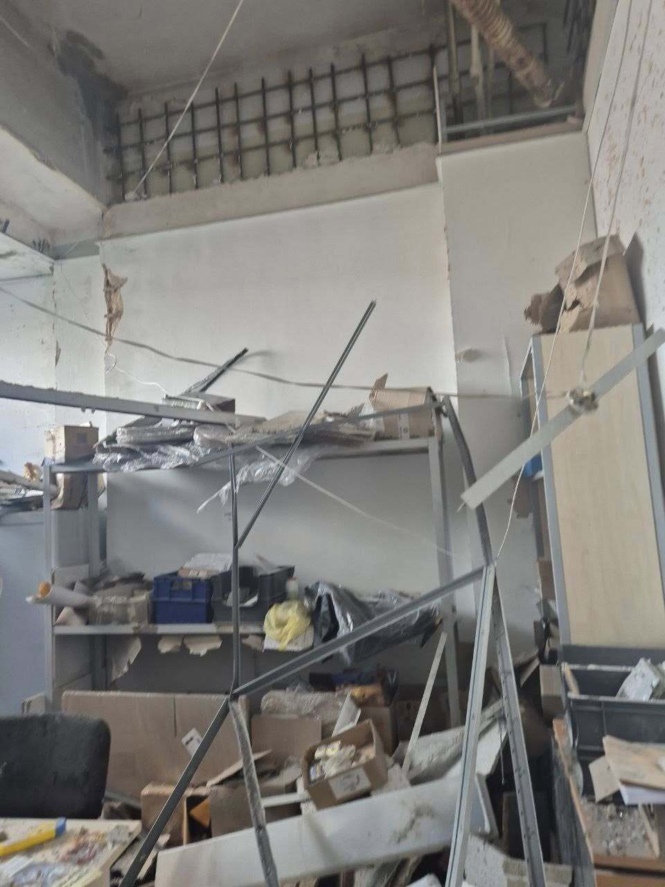 Російська ракета знищила відділення "Укрпошти" у Києві: чи вціліли посилки. Фото