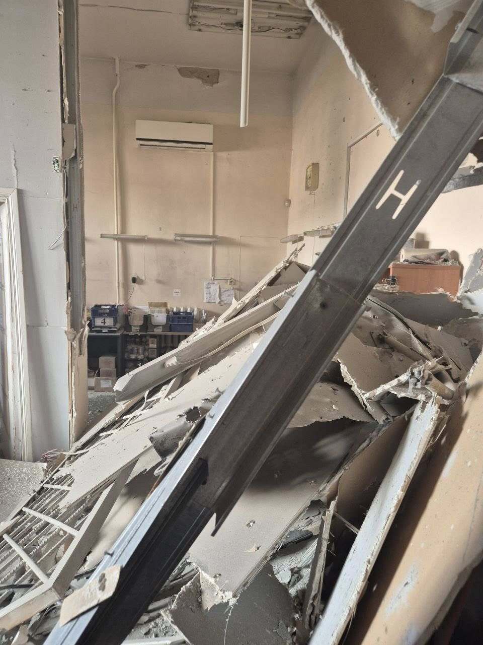 Російська ракета знищила відділення "Укрпошти" у Києві: чи вціліли посилки. Фото