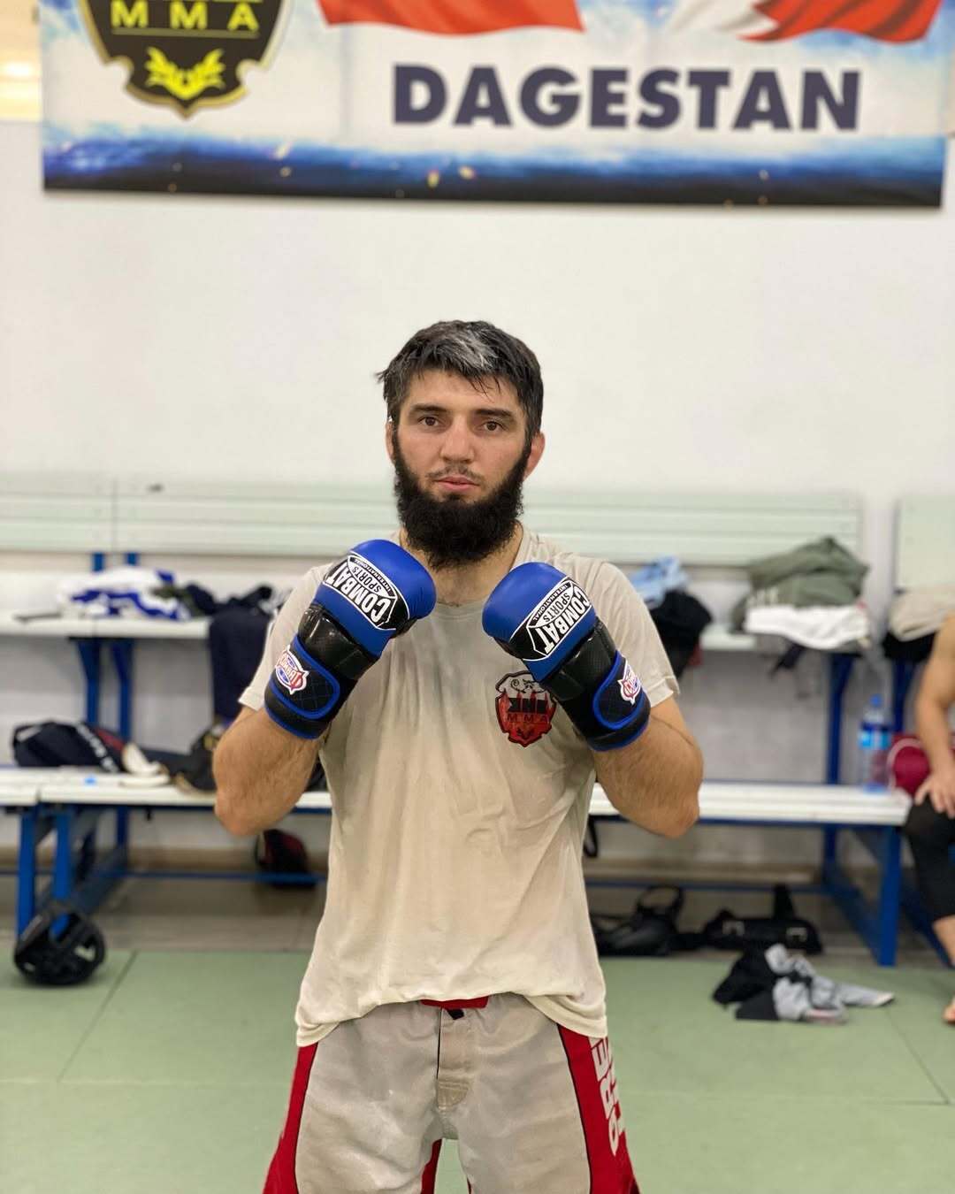 В России чемпион мира стал стрелять в прохожего, который "заинтересованно посмотрел" на его жену