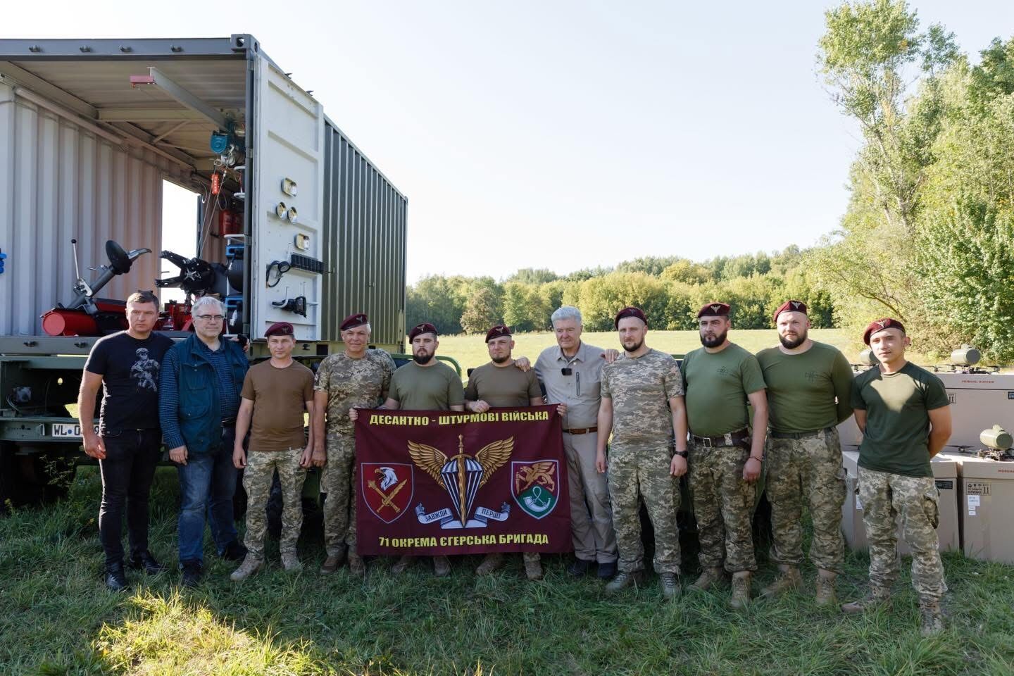 Порошенко на Сумщині: посилення ЗСУ – наш пріоритет номер один