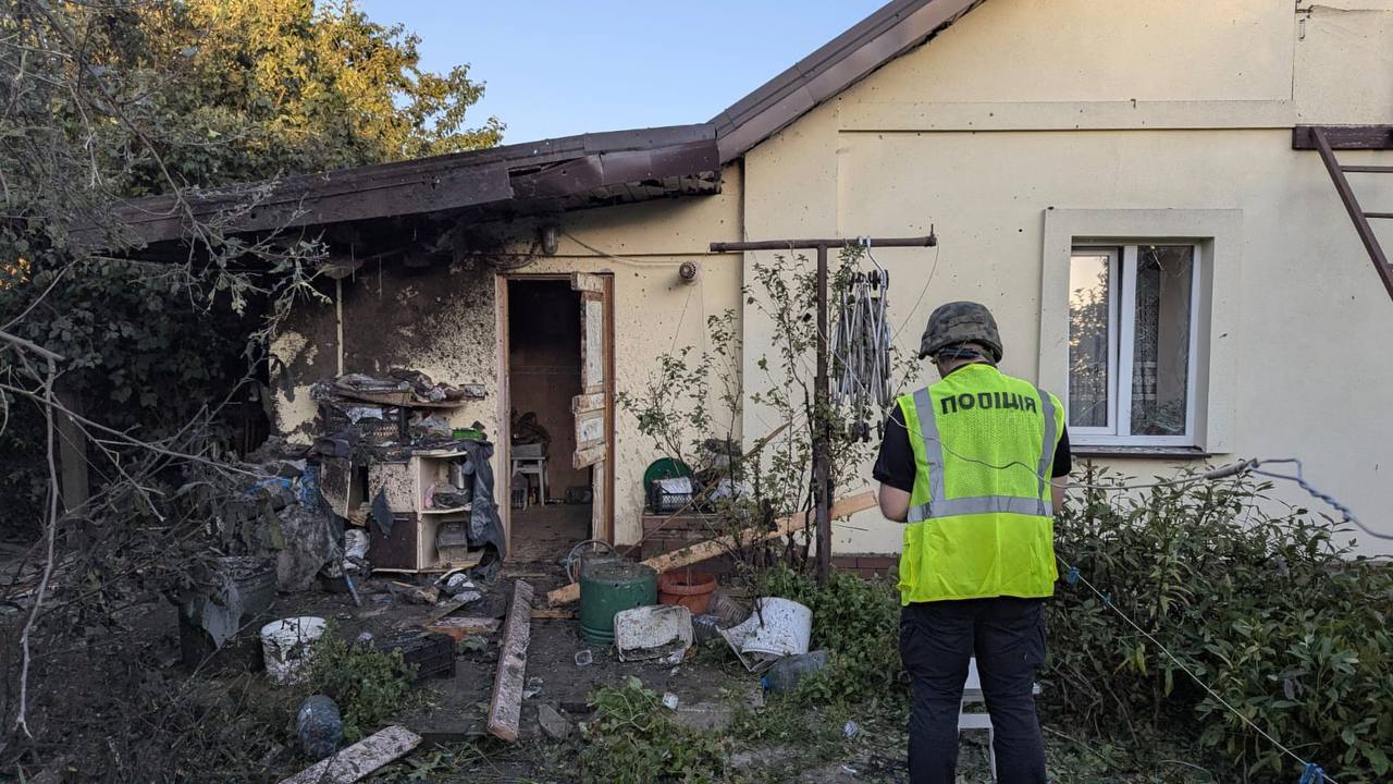 Є пошкодження: у поліції розповіли про наслідки російської атаки на Київщину. Фото