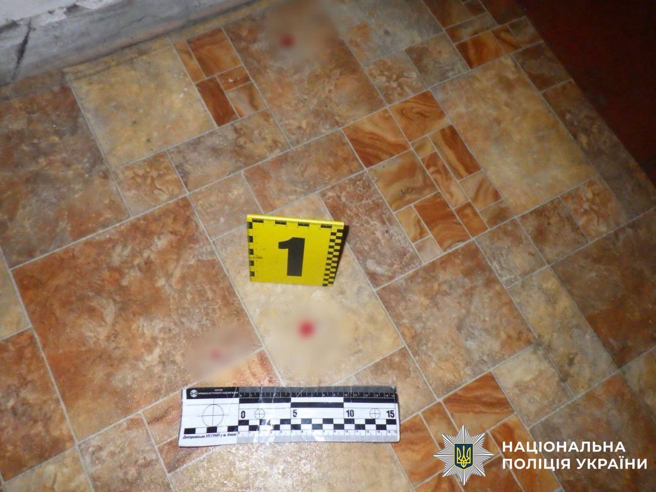 В подъезде дома едва не убил женщину из-за замечания: в Киеве суд вынес приговор злоумышленнику. Фото