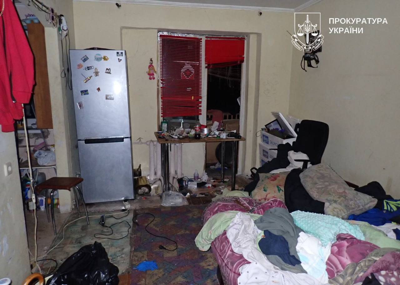 У Києві чоловік викинув новонароджених цуценят у сміттєвий бак: один песик загинув. Подробиці та фото