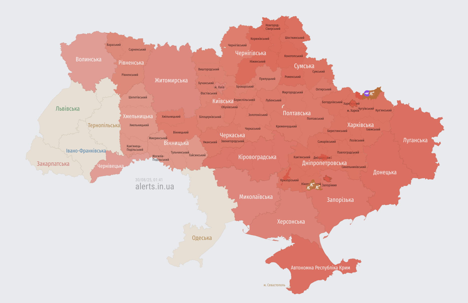РФ массированно атаковала Украину. В Запорожье и Днепре есть погибший и разрушения, на Киевщине – проблемы на железной дороге: все подробности и фото