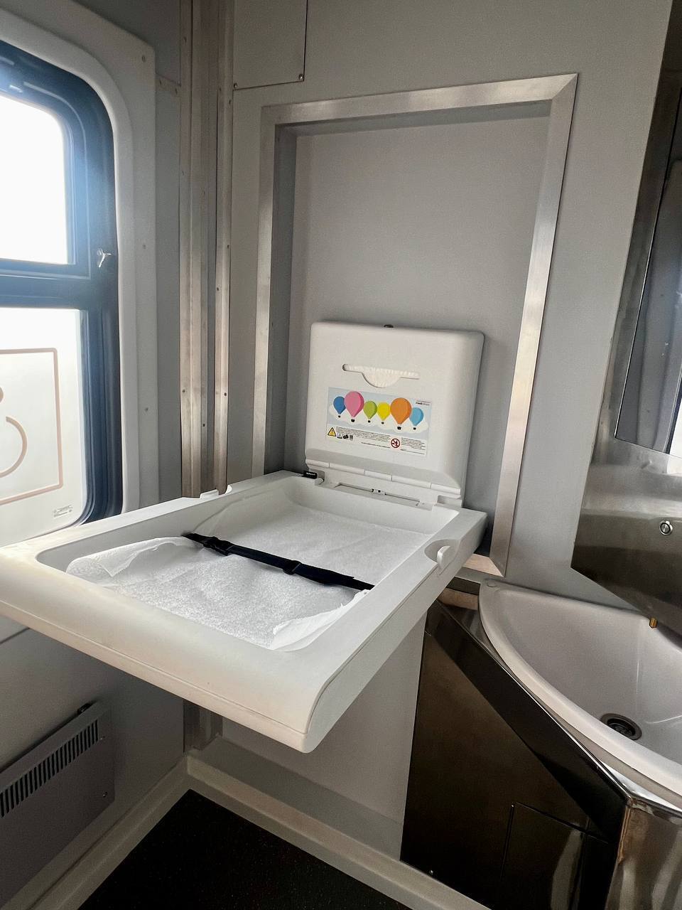 У поїздах з'явилися пеленальні столики