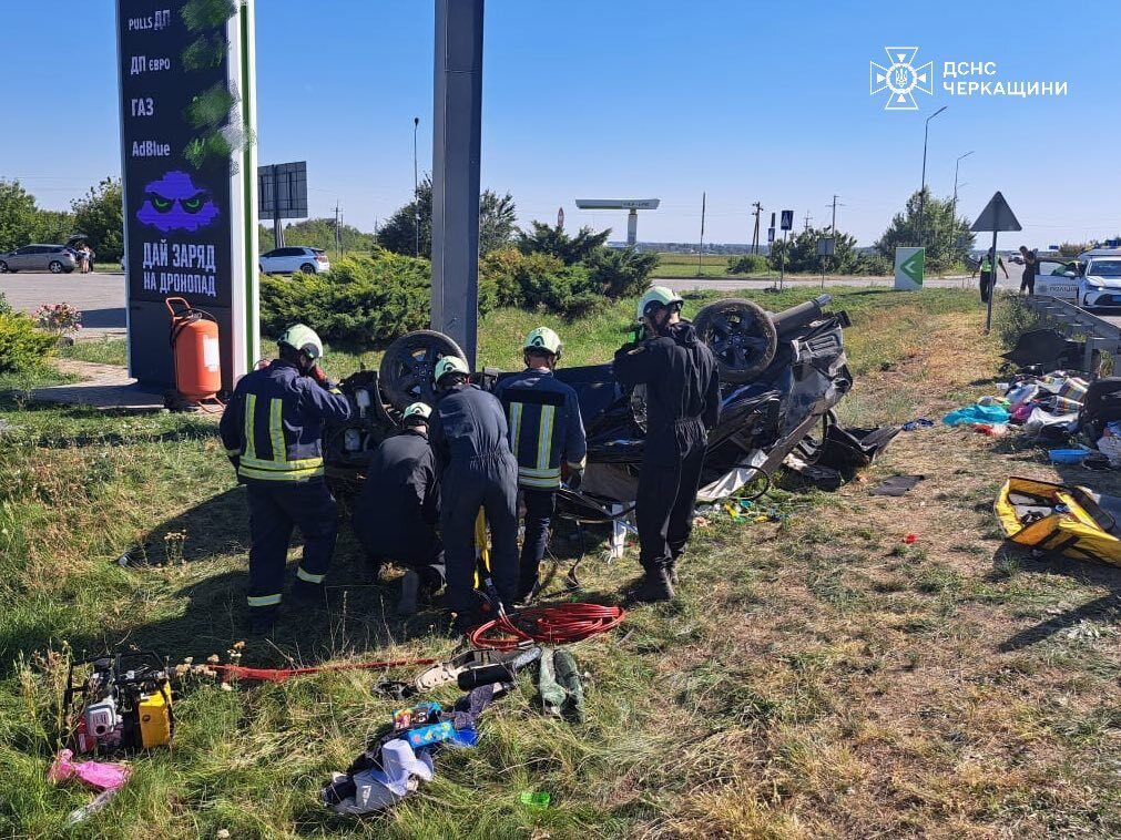 На Уманщине произошло жуткое ДТП: погибли водитель и двое пассажиров, среди них – ребенок. Фото